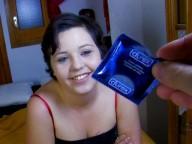 Vidéo porno mobile : Larry fait ses courses au rayon préservatifs